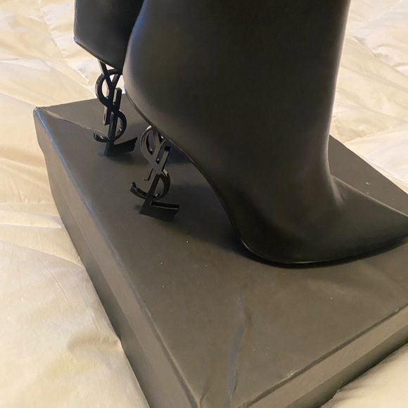 YSL boot not authentic - Picture 2 of 5
